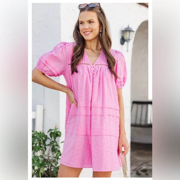Mint Julep Boutique Dresses & Skirts - Pink Eyelet Short Dress | XL | Bubble Sleeves | Pleated | NWT